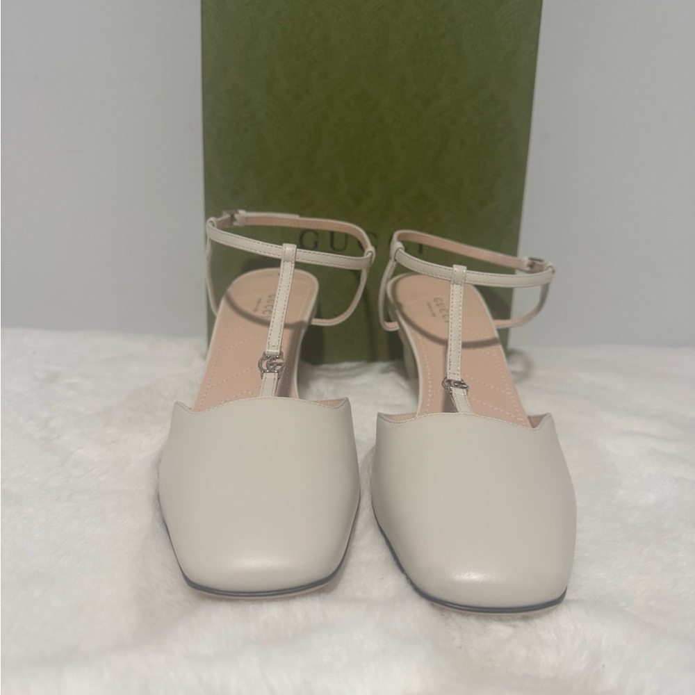 Gucci Elegant Cream T-Strap Heels - Picture 5 of 7